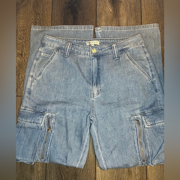 GUESS Cargo Jeans 29x30 – Light Wash Denim, Multi-Pocket, Zipper Detail - Picture 5 of 13